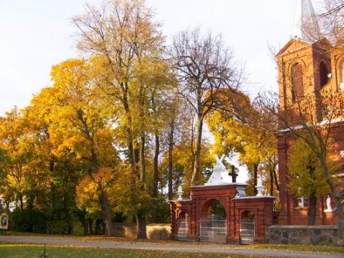 Buntes Herbstlaub (100_0229.JPG) wird geladen. Eindrucksvolle Fotos aus Lettland erwarten Sie.